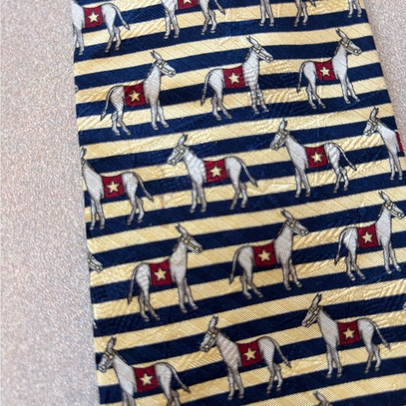 Tommy Hilfiger Democratic Donkey Stars Italian Silk Tie - Picture 8 of 8
